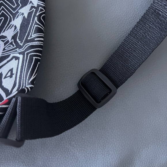 RISH IV PRO 250 R2F KITEBOARDING SLING BAG- NEW - Picture 8 of 8